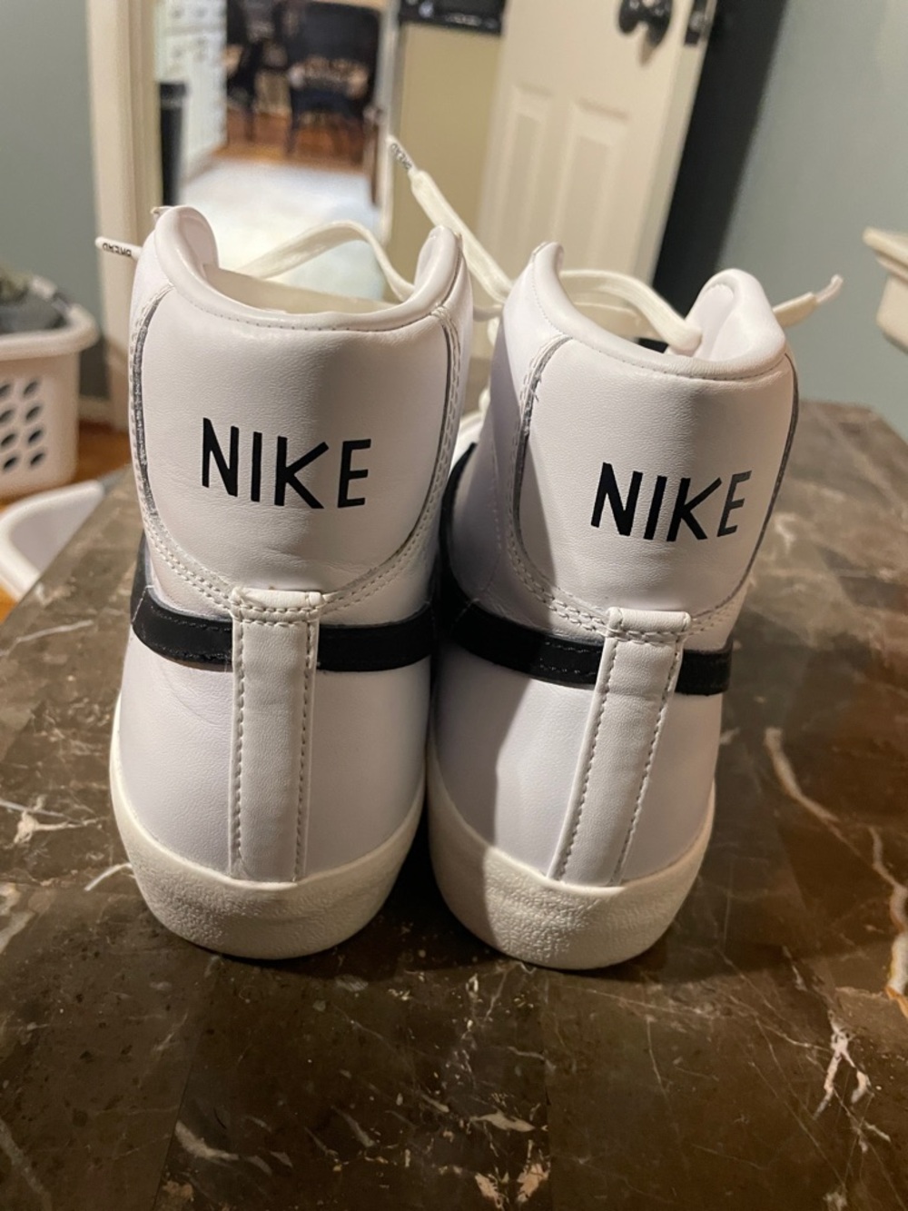 Nike Women’s Blazer Mid 77 - Picture 2 of 3
